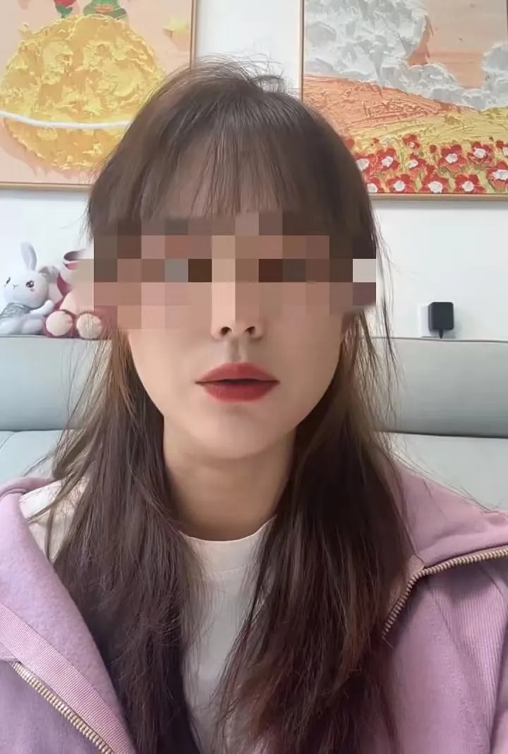 给学生戴“小蜜蜂”的老师身份遭质疑,教育局回应 给学生戴“小蜜蜂”的老师身份遭质疑,教育局回应