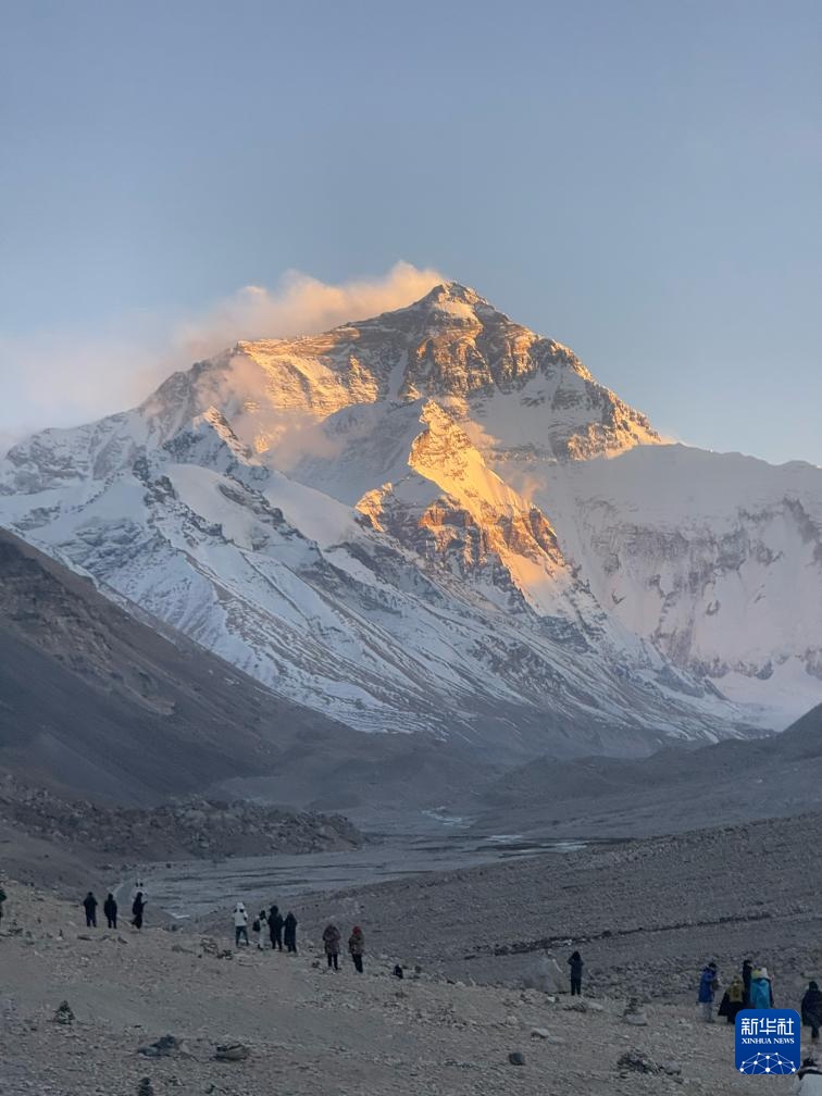 “冬游西藏”观珠峰 “冬游西藏”观珠峰