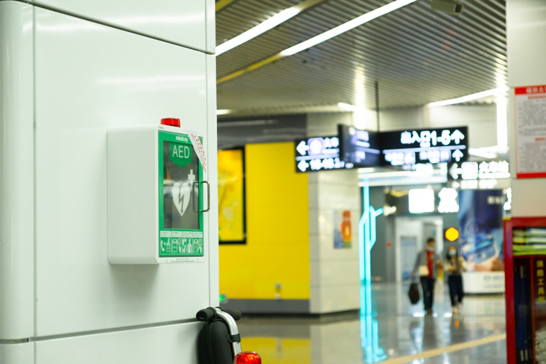 深圳一男子突然晕倒,失去意识!关键时刻他们冲了上来…… 深圳一男子突然晕倒,失去意识!关键时刻他们冲了上来……