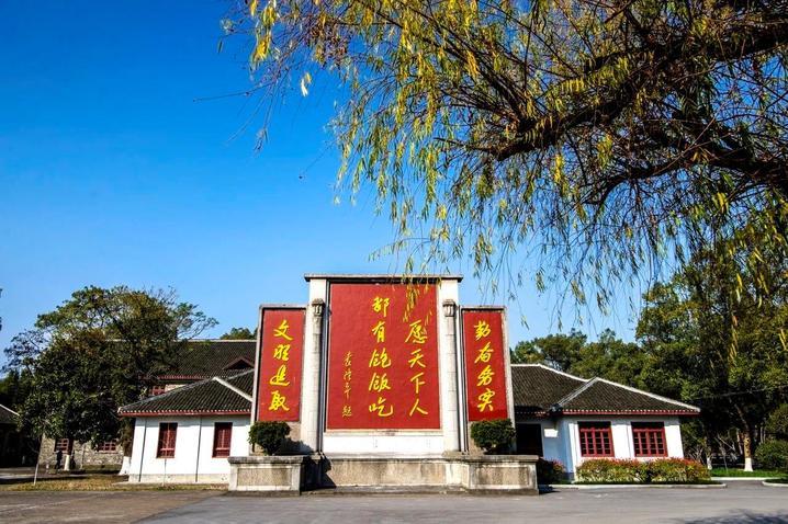 打卡理发店 免费游景区？这座“懂你之城”火了