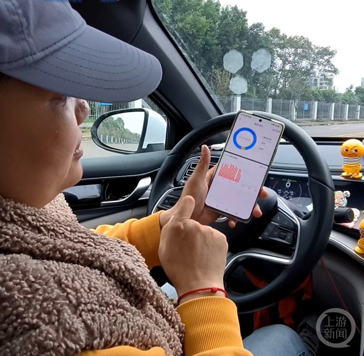 重庆最萌网约车！女司机把车内布置成“温馨小家”