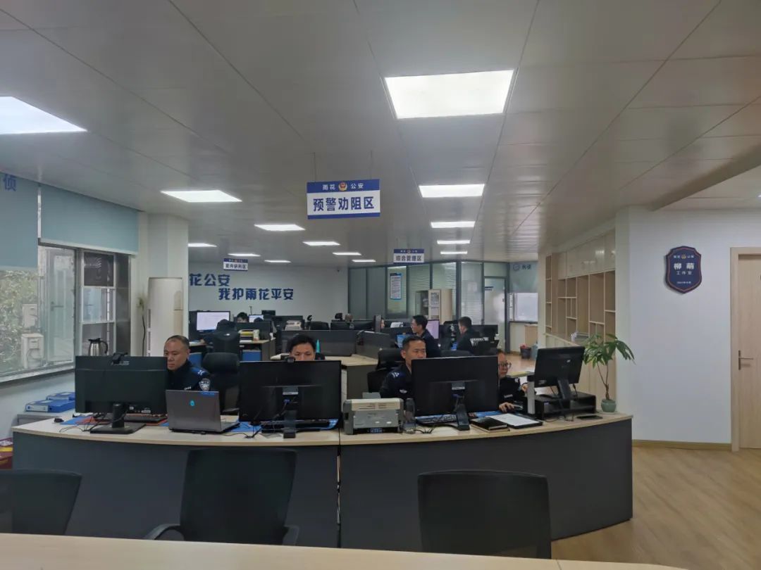 长沙刘女士一次性取出100万现金,民警急了! 长沙刘女士一次性取出100万现金,民警急了!