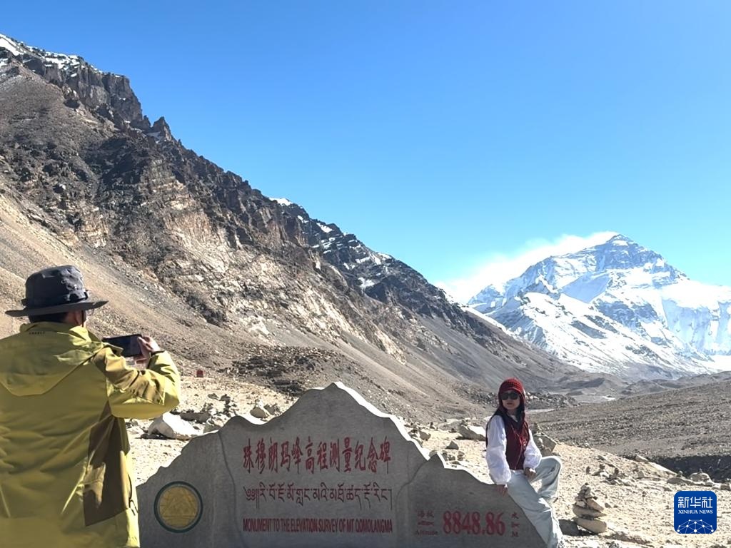 “冬游西藏”观珠峰 “冬游西藏”观珠峰