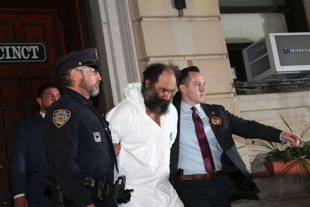 华人男子纽约街头被流浪汉捅死!行凶者有八次被捕前科,一个月前刚获保释 华人男子纽约街头被流浪汉捅死!行凶者有八次被捕前科,一个月前刚获保释