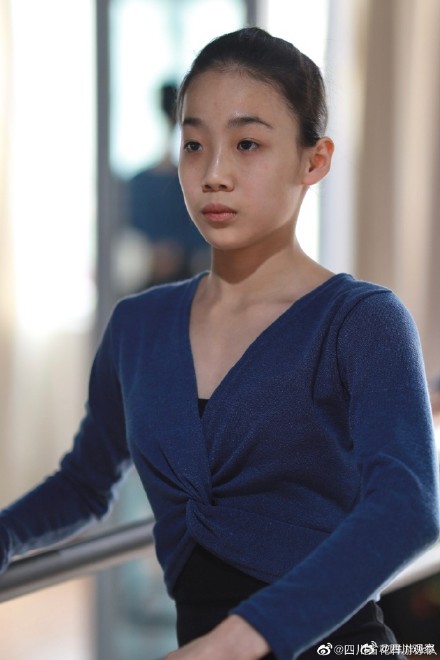 原来花游是把芭蕾倒过来练