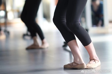 原来花游是把芭蕾倒过来练