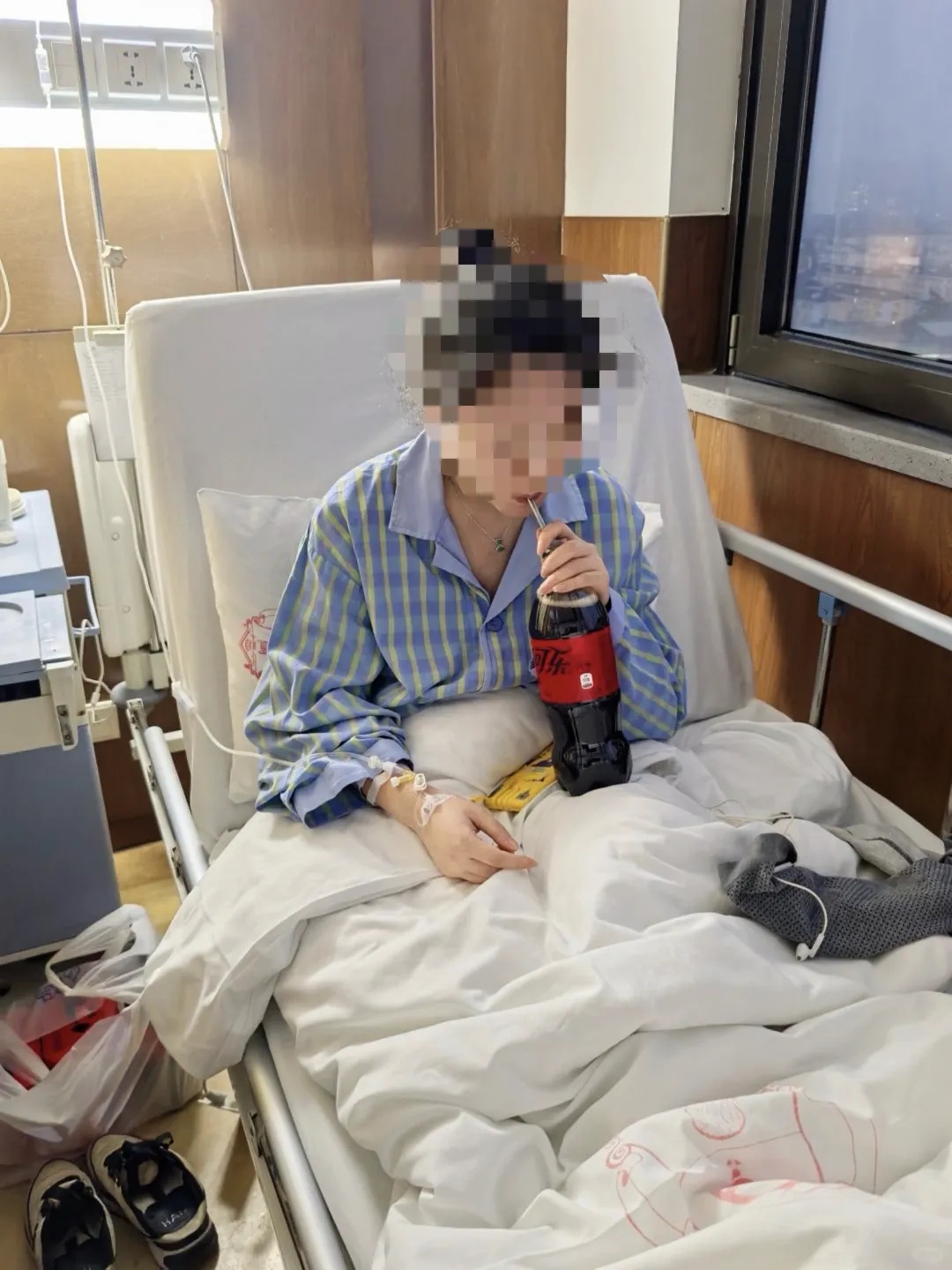 女子“狂炫”30多颗，结果痛到无法忍受！每天喝大量可乐化解