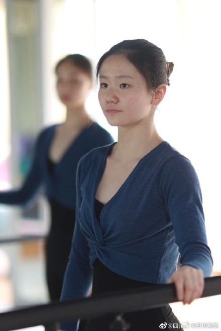 原来花游是把芭蕾倒过来练