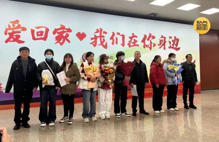 这3个孩子回家了！“叫声妈妈好不好”，认亲现场让人泪目……