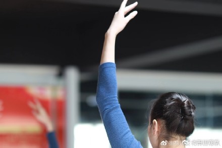 原来花游是把芭蕾倒过来练