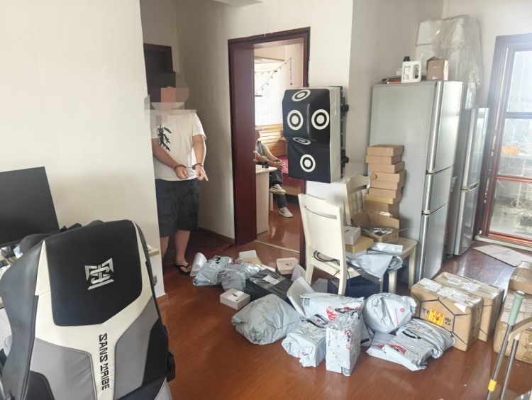 售卖游戏外挂获利300万元,游戏主播被采取刑事强制措施 售卖游戏外挂获利300万元,游戏主播被采取刑事强制措施