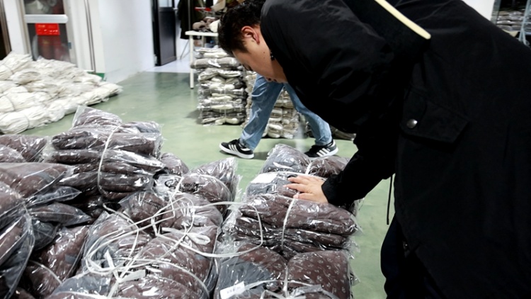 不要买!湖州警方通报:查获超7万件,含量基本为0 不要买!湖州警方通报:查获超7万件,含量基本为0