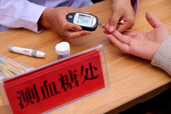 血糖手表绑在茄子上也能“测”出数据?虚假产品大揭秘 血糖手表绑在茄子上也能“测”出数据?虚假产品大揭秘