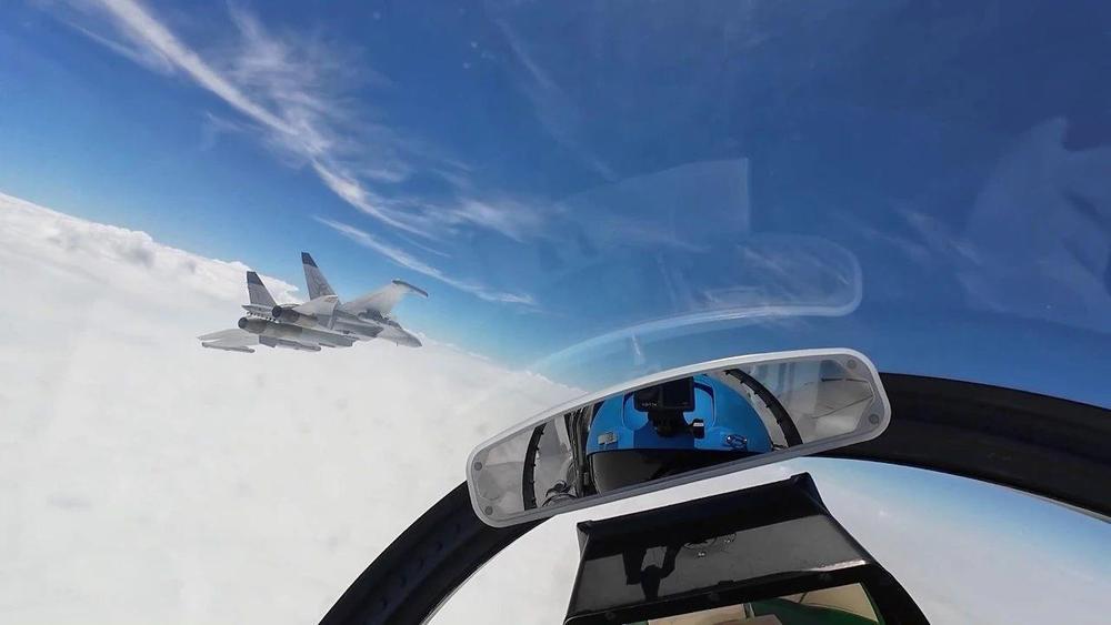 最新画面公开!“飞鲨”家族“三兄弟”实战化训练→ 最新画面公开!“飞鲨”家族“三兄弟”实战化训练→