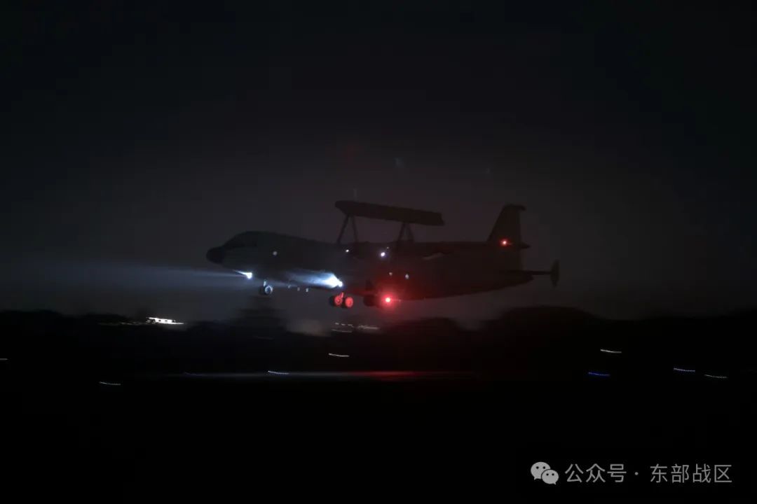 暗夜，战鹰升空……