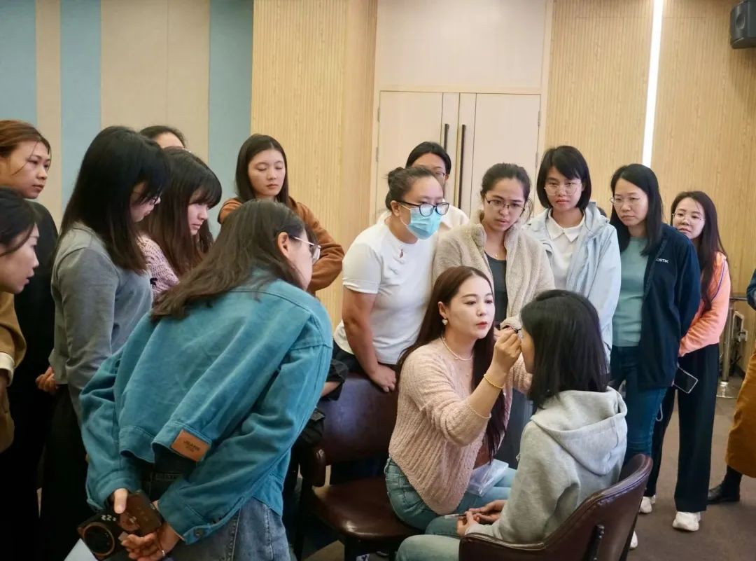 火了,还免费!广州许多年轻人一下班就冲 火了,还免费!广州许多年轻人一下班就冲