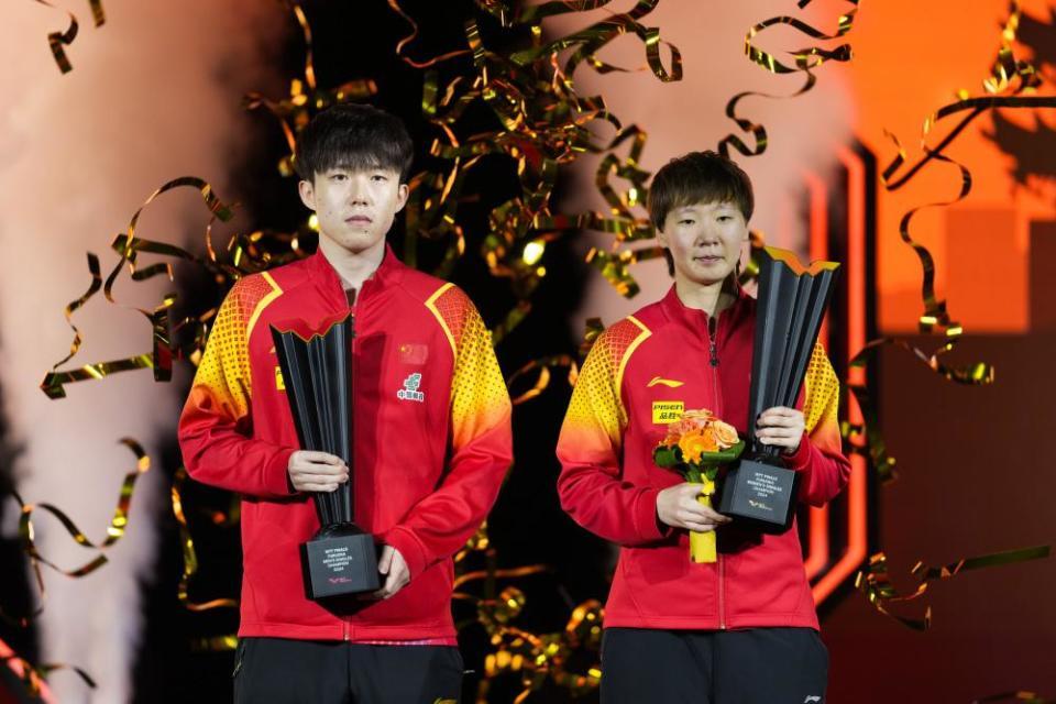 王楚钦与王曼昱合影,乒乓球WTT福冈总决赛颁奖仪式举行 王楚钦与王曼昱合影,乒乓球WTT福冈总决赛颁奖仪式举行