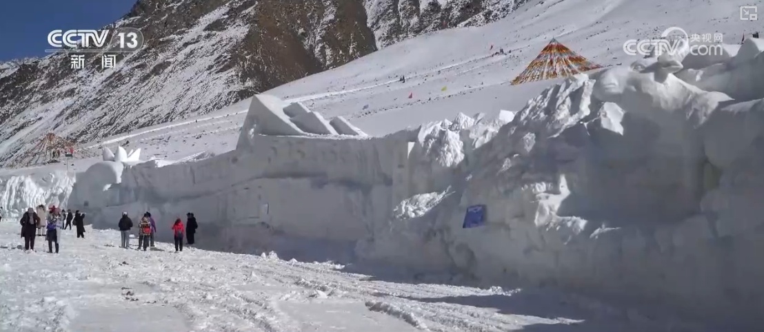 “冷”资源变身“热”经济 “滑雪+”激活冬日旅游市场新活力 “冷”资源变身“热”经济 “滑雪+”激活冬日旅游市场新活力