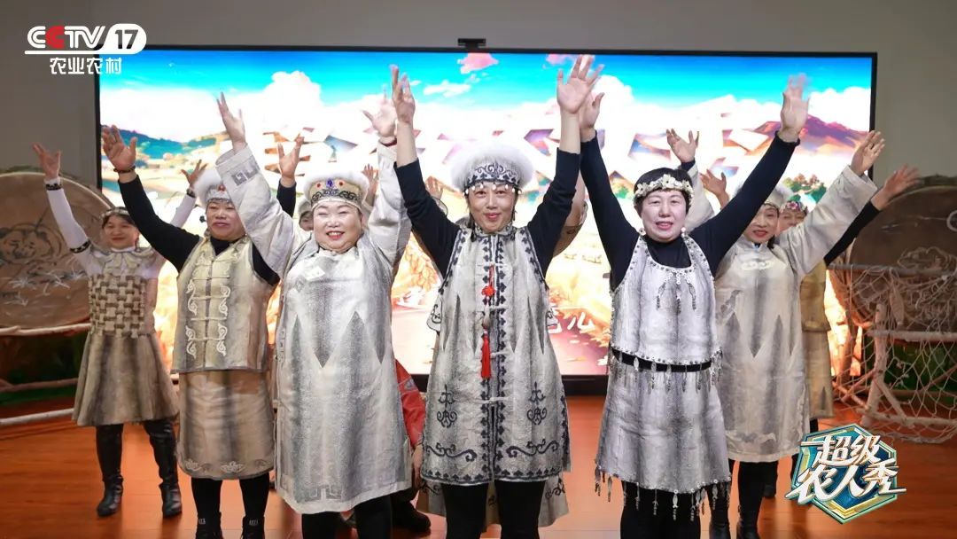 这个民族把鱼皮穿在身上！“潮”穿搭曾火遍哈尔滨中央大街