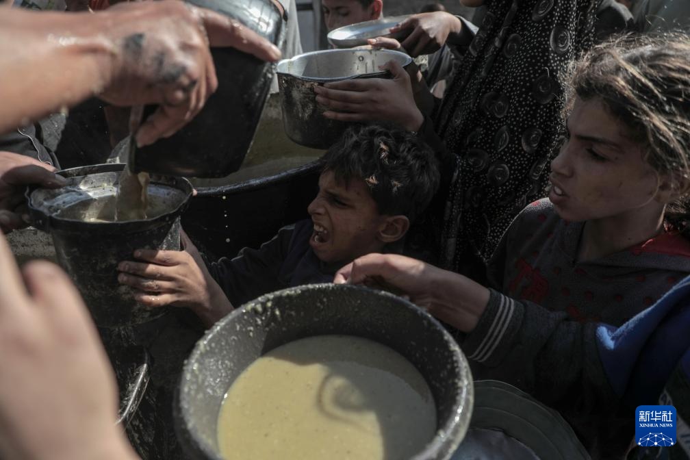 加沙：领取救济食物