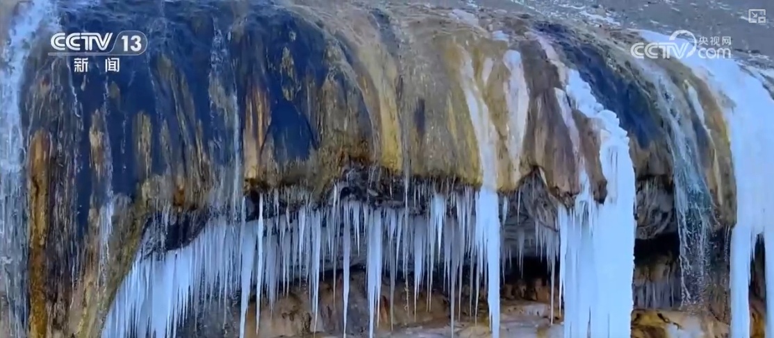 “冷”资源变身“热”经济 “滑雪+”激活冬日旅游市场新活力 “冷”资源变身“热”经济 “滑雪+”激活冬日旅游市场新活力