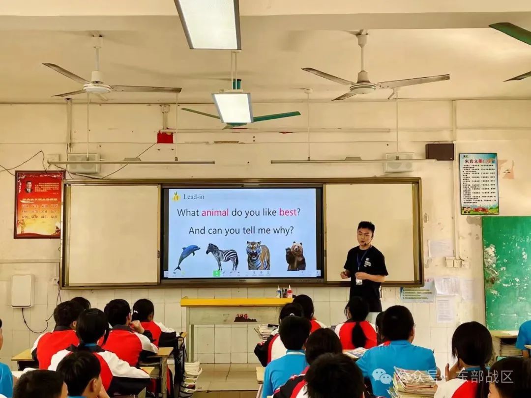 这对双胞胎兄弟，相隔半年先后入伍，如今双双成为通信兵