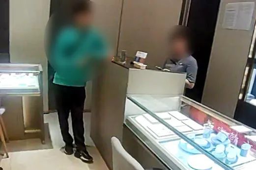 购买77克黄金，就这么白白送给陌生人？