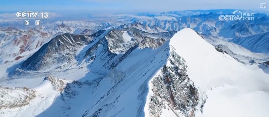 “冷”资源变身“热”经济 “滑雪+”激活冬日旅游市场新活力 “冷”资源变身“热”经济 “滑雪+”激活冬日旅游市场新活力