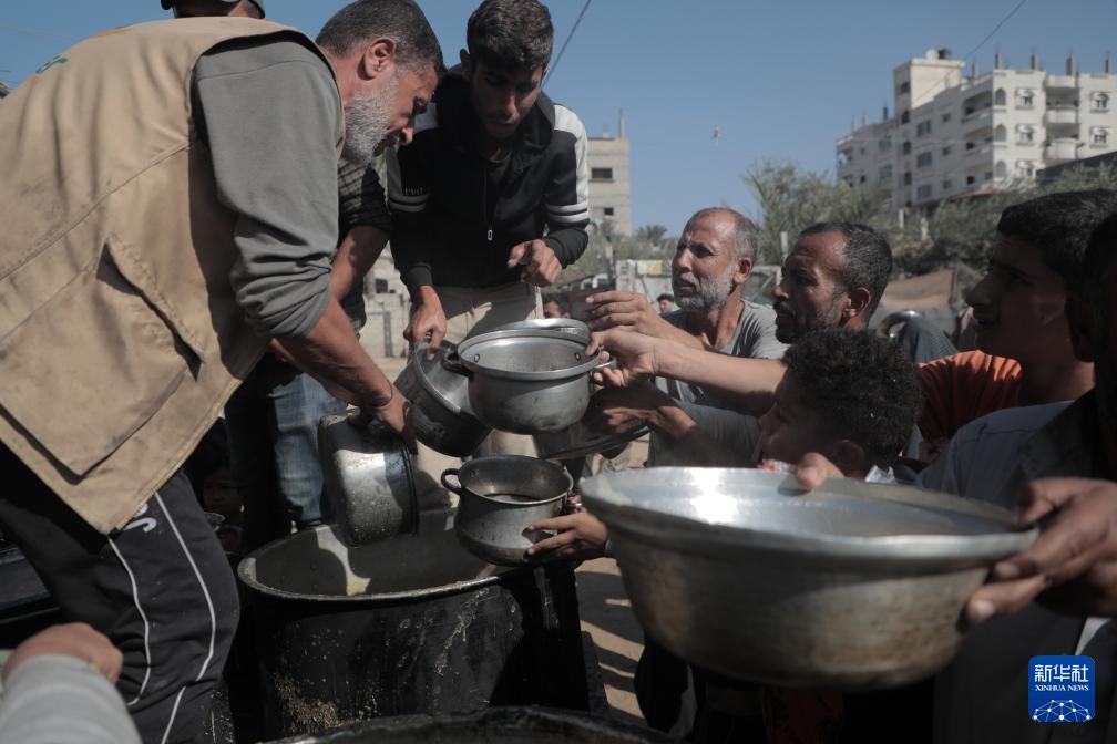 加沙：领取救济食物