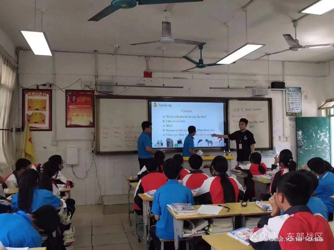 这对双胞胎兄弟，相隔半年先后入伍，如今双双成为通信兵