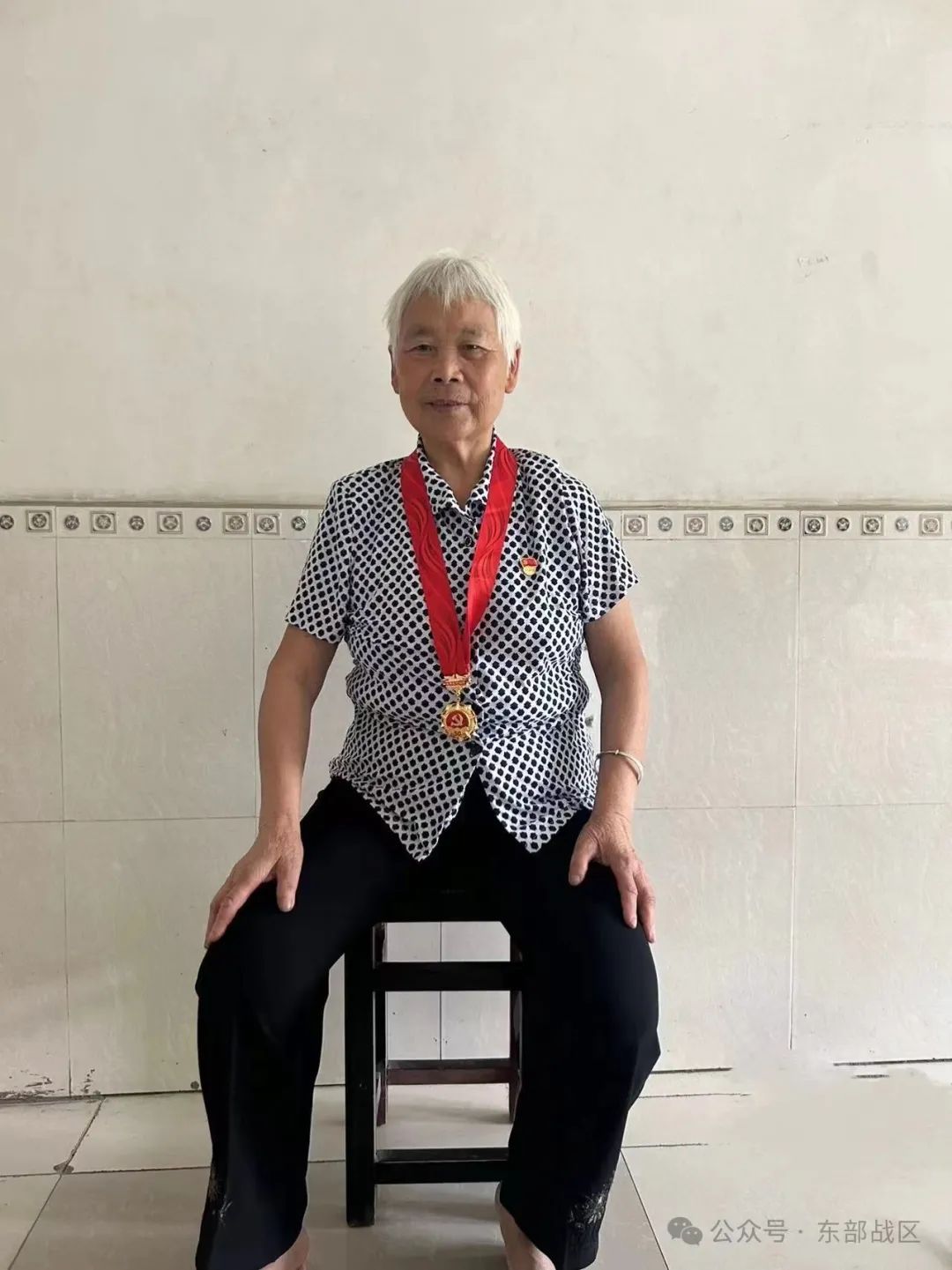 这对双胞胎兄弟，相隔半年先后入伍，如今双双成为通信兵