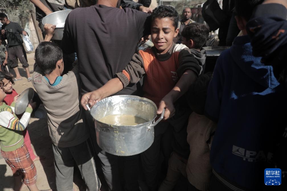 加沙：领取救济食物