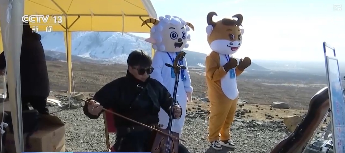 “冷”资源变身“热”经济 “滑雪+”激活冬日旅游市场新活力 “冷”资源变身“热”经济 “滑雪+”激活冬日旅游市场新活力