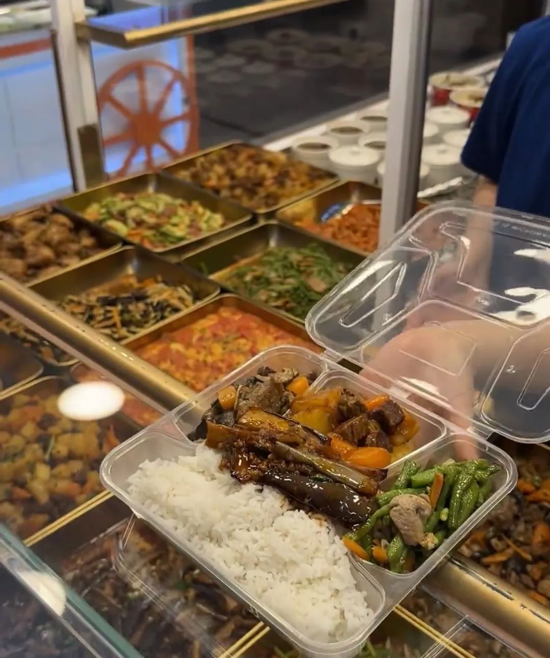 2元、4元、10元……最近,这股“接地气”的“风”,在年轻人当中很火! 2元、4元、10元……最近,这股“接地气”的“风”,在年轻人当中很火!