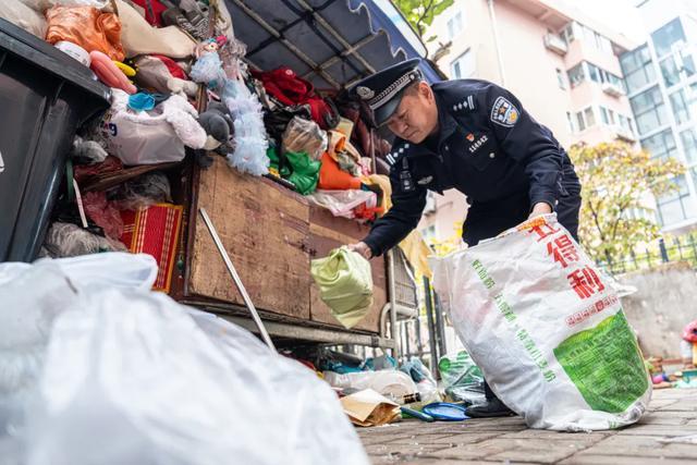 “四顾茅庐”，他帮独居老人解心结