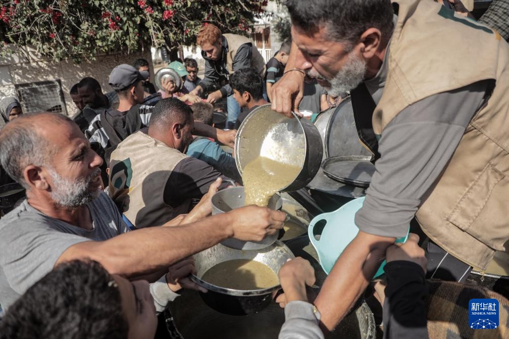 加沙：领取救济食物