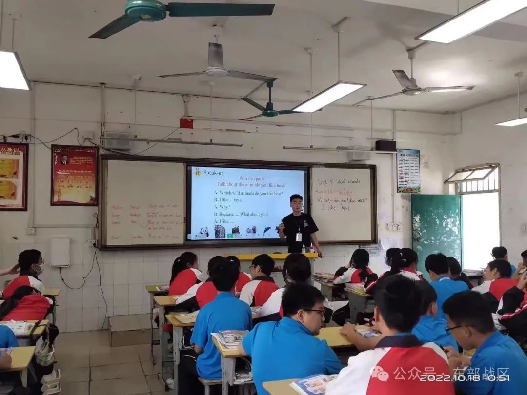 这对双胞胎兄弟，相隔半年先后入伍，如今双双成为通信兵