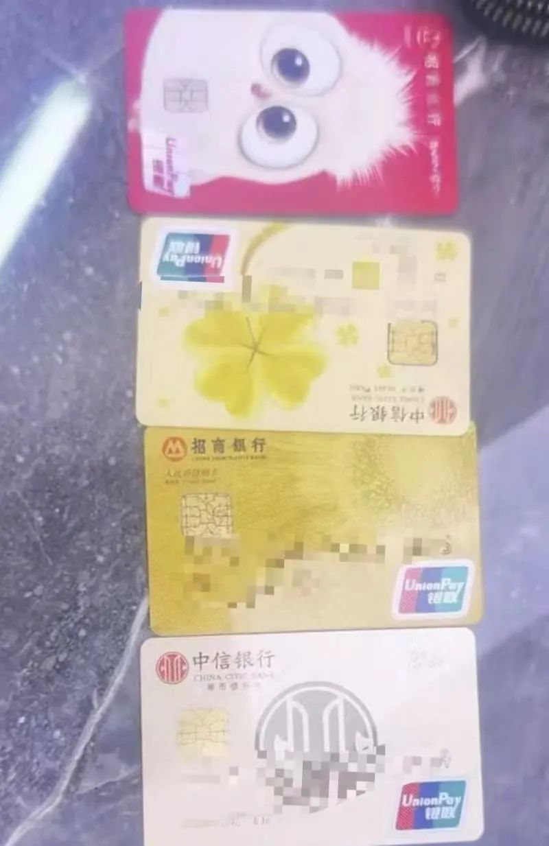 男子到银行取93000元现金,柜员一看:莫非是…… 男子到银行取93000元现金,柜员一看:莫非是……