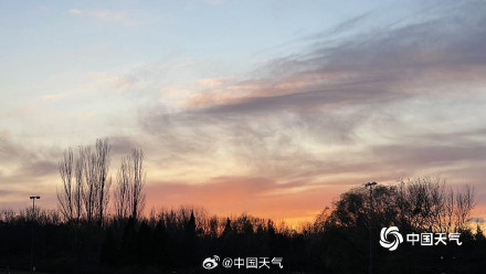 北京雨雪过后天空是橘子味的