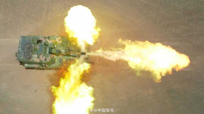 大片来袭!中部战区实弹训练高燃瞬间 大片来袭!中部战区实弹训练高燃瞬间