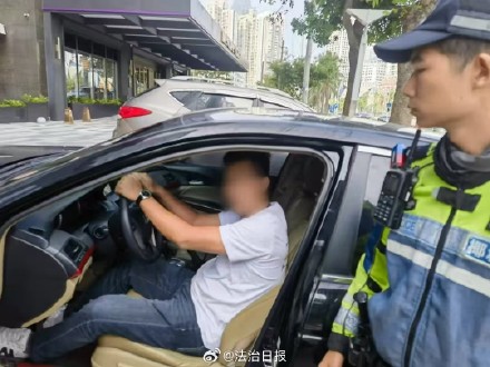 都是隔夜酒惹的祸 海口一男子宿醉后驾车撞上护栏被查 都是隔夜酒惹的祸 海口一男子宿醉后驾车撞上护栏被查