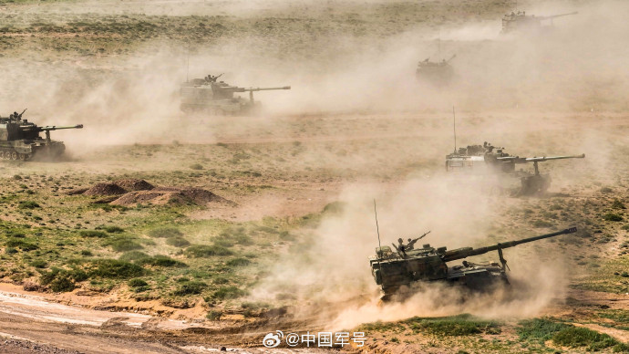 大片来袭!中部战区实弹训练高燃瞬间 大片来袭!中部战区实弹训练高燃瞬间