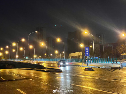 北京大风雨雪降温强势来袭