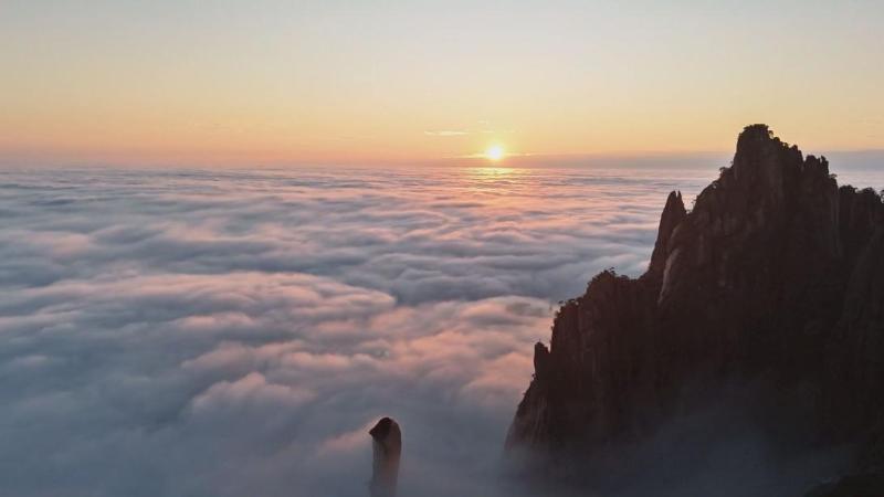 江西三清山日出云海美如画 吸引游客观赏