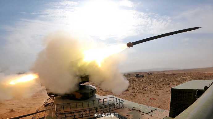 大片来袭!中部战区实弹训练高燃瞬间 大片来袭!中部战区实弹训练高燃瞬间