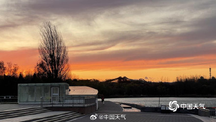 北京雨雪过后天空是橘子味的