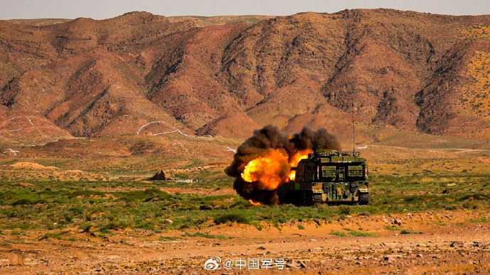 大片来袭!中部战区实弹训练高燃瞬间 大片来袭!中部战区实弹训练高燃瞬间