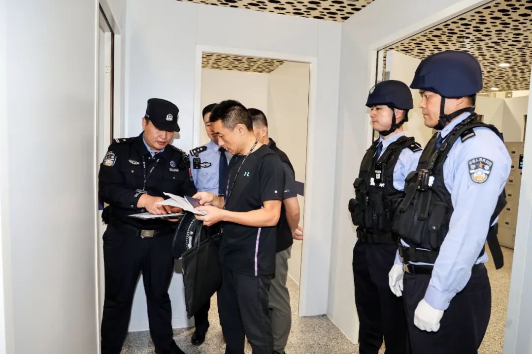 一名“红通”逃犯缉捕归案