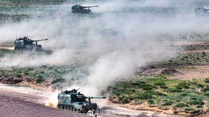 大片来袭!中部战区实弹训练高燃瞬间 大片来袭!中部战区实弹训练高燃瞬间