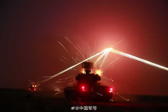 大片来袭!中部战区实弹训练高燃瞬间 大片来袭!中部战区实弹训练高燃瞬间